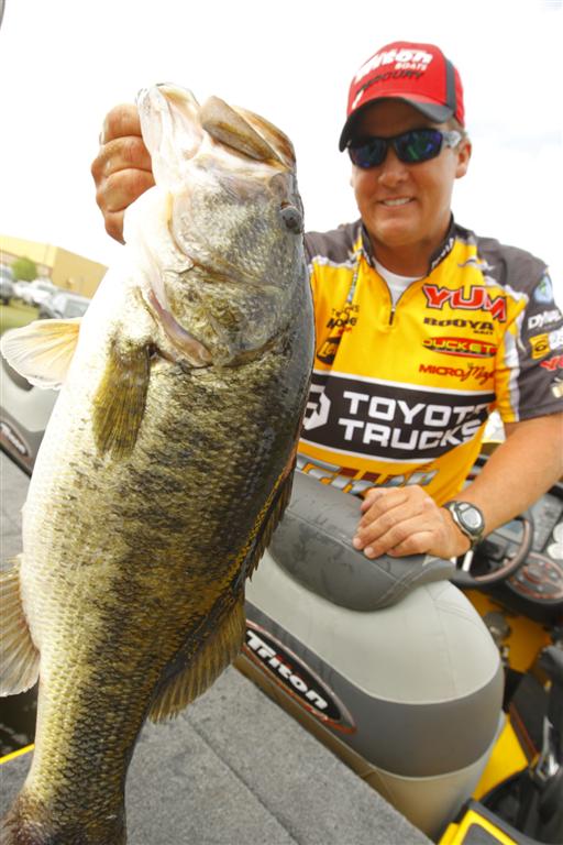 Flip Tubes with Big Show Terry Scroggins  Advanced Angler::Bass Fishing  News::Bassmaster::Major League Fishing