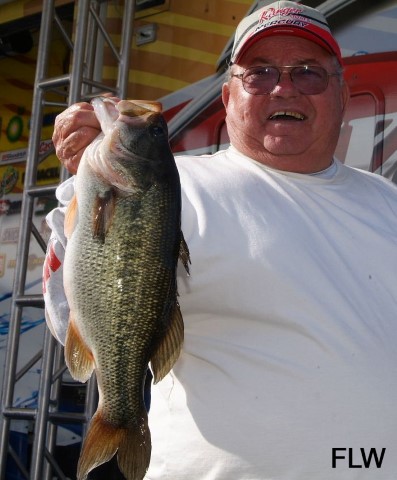 One More Day with Dee Thomas  Advanced Angler::Bass Fishing  News::Bassmaster::Major League Fishing