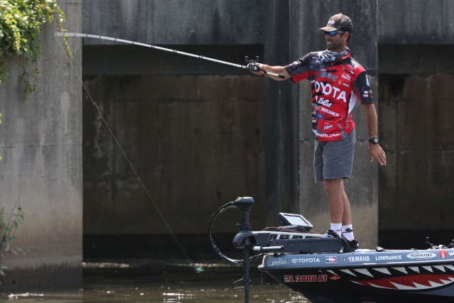 Power Finesse Jigging with Mike Iaconelli